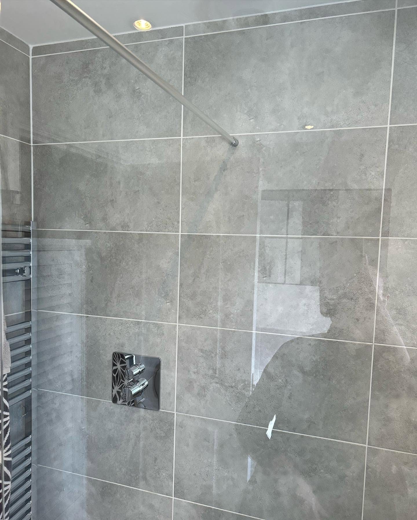Streak-free glass shower screen and tiles